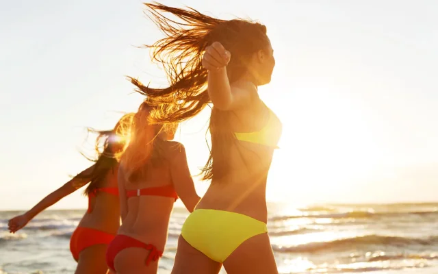 Fit für den Bikini? Die besten Übungen für zu Hause